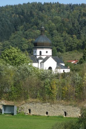 w bizantyjskim barokowym stylu  - kiedyś : cerkiew filialna pw. św. Jerzego /św. Jura/, od 1947r. kościół fil. rzymsko-kat. pw. MB Częstochowskiej, a ten widocz