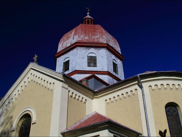 Cerkiew murowana pw. św. Dymitra z 1924 r. Po 1947 r. przez wiele lat nieużytkowana, potem przejęta przez kościół katolicki jako kościół filialny.  Od 1985 r. w