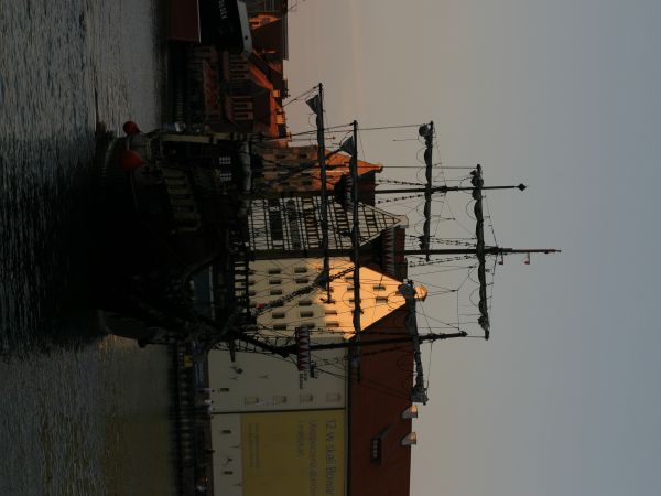 Motława, w głębi wyspa Ołowianka