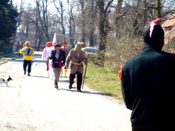 Tradycje wielkanocne w Bytyniu - lany poniedziałek.