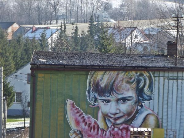 mural - dzieło wyjątkowe, o specyficznych walorach artystycznych, nam się pomysł podoba i wykonanie. Wykonali go artyści z Sanoka a to Marek Szatkowski i Arkadi