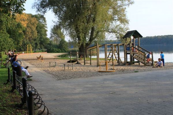 Plaża strzeżona / jezioro Trzesiecko