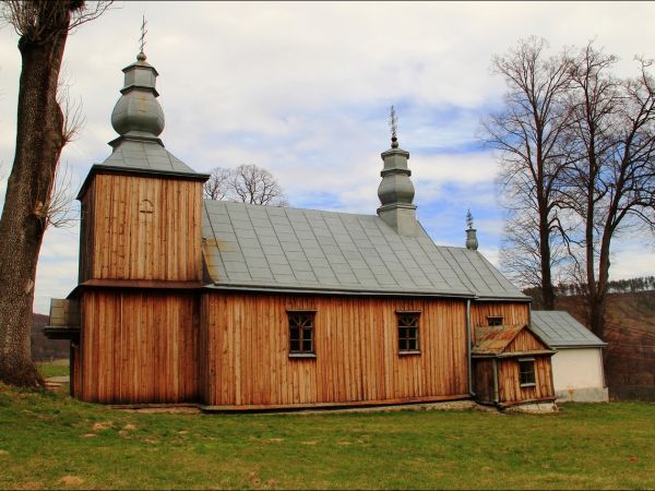 Dawna cerkiew filialna greckokatolicka pw. Przemienienia Pańskiego w Siemuszowej - ( od 1946 r. kościół filialny rzymskokatolicki p.w. Chrztu Pańskiego), wznies