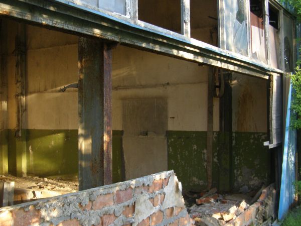 Zdewastowana fabryka domów ul. Północnej   fot.  22