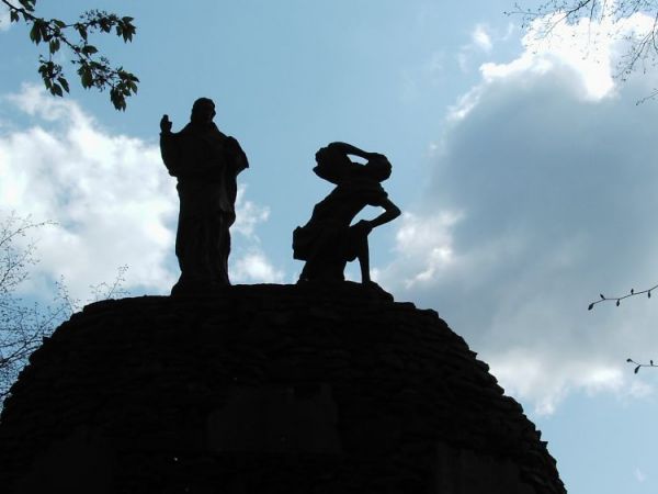 Jedna z kaplic na kalwarii w Wambierzycach. Tzw.kuszenie Jezusa przez szatana.
