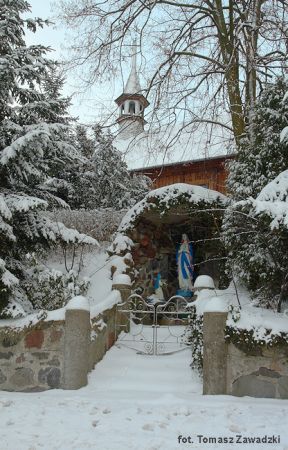 Kapliczka przy kosciele w Naruszewie