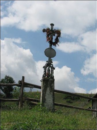 Żegiestów wieś - przydrożny krzyż