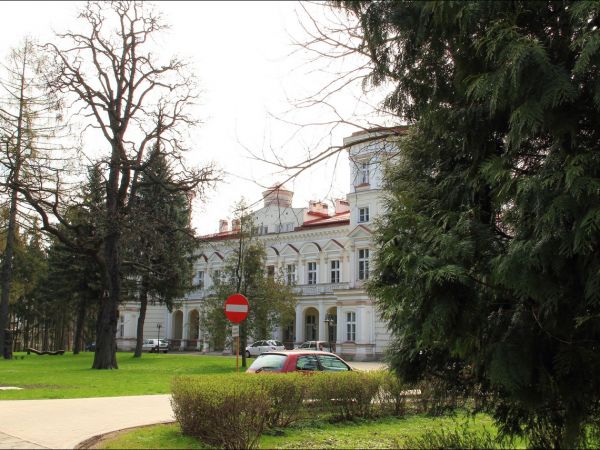 Pałac Lubomirskich w Przemyślu - Bakończycach .  Wybudowany w latach 1885–1887 przez księcia Hieronima Adama Lubomirskiego, według projektu Maksymiliana Nitscha