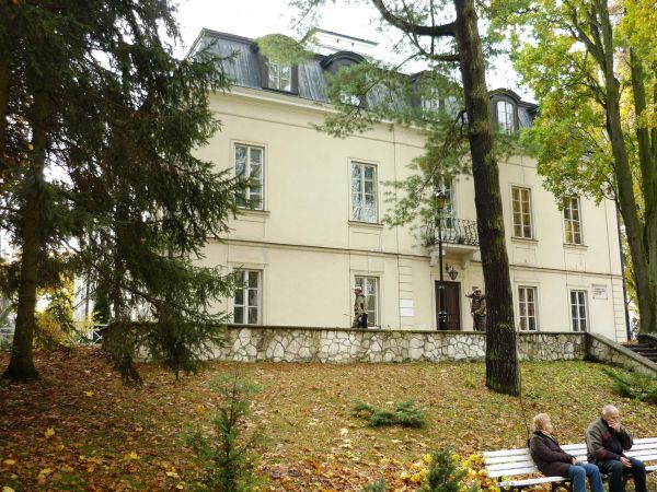 Pałac Małachowskiego  obecnie Muzeum B. Prusa i  Kawiarnia Zdrojowa.