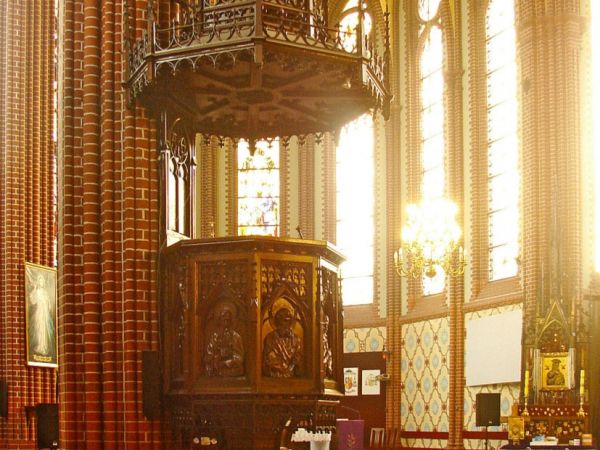 ŻARY kościół pw. Wniebowzięcia NMP