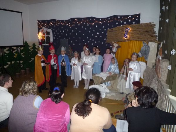 Jasełka 2 i 3 klasy w szkole w Łopiennie.