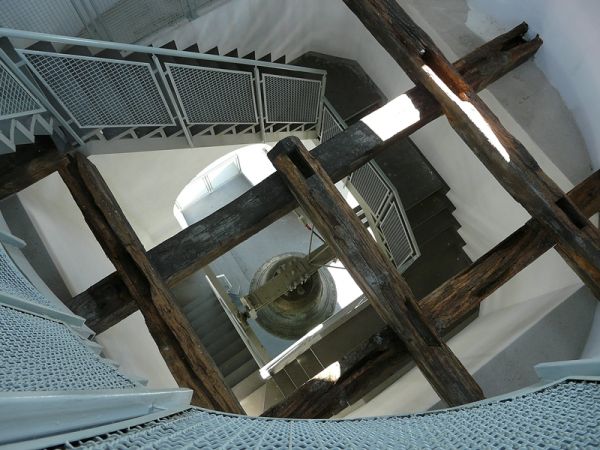 Dzwonnica od środka.