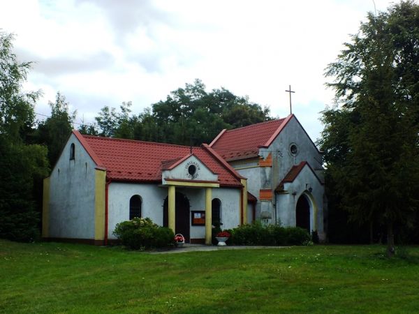 Kaplica cmentarna z XIX w. z dobudowaną współcześnie kaplicą mszalną p w. Matki  Bożej Miłosierdzia