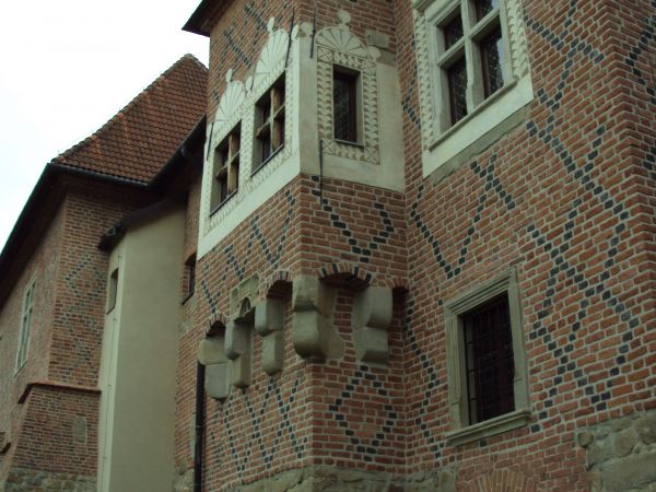 tu niegdyś wejście do piekarni zamkowej - tam dziś sklepik muzealny.