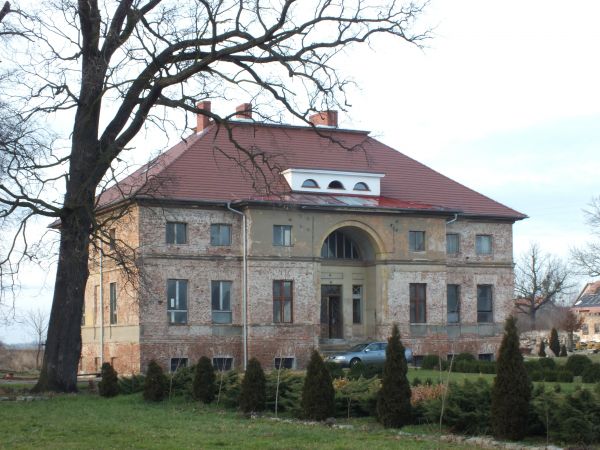 pałac  /remontowany/