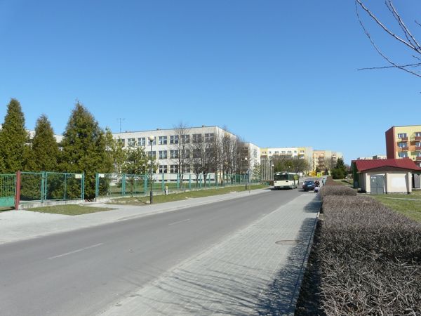 Ulica Połaniecka, szkoła nr. 8