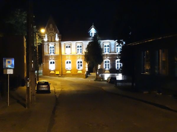 Sępólno Krajeńskie - Budynek z Punktem Informacji Turystycznej - nocą