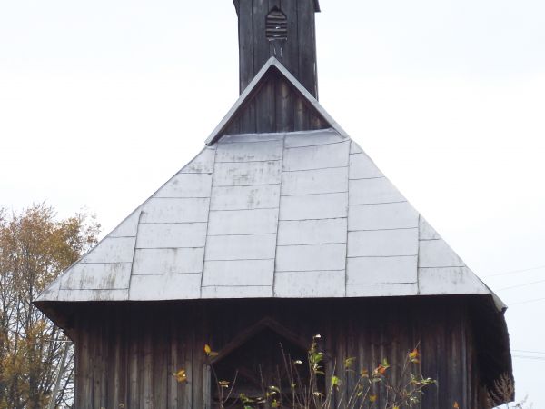 w centrum wsi: kaplica mszalna z 1938 roku pw. św. Andrzeja Boboli - panuje też tam domniemanie, że ów późniejszy święty z m. Końskie pochodził.