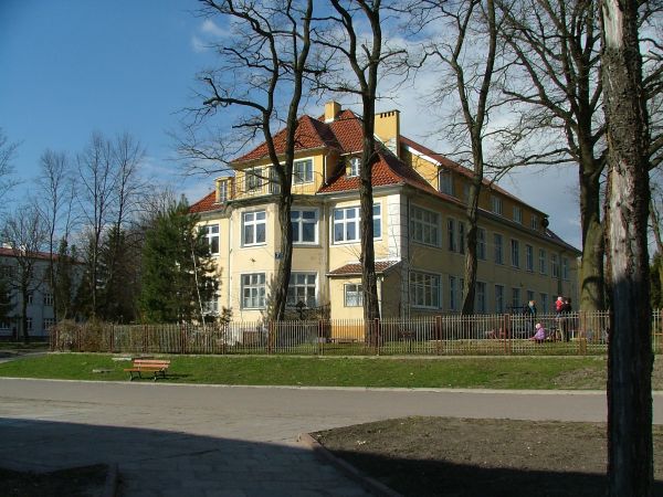 "Krakus" (internat dziewcząt i meszkanie nauczycieli..... w 1964 r).