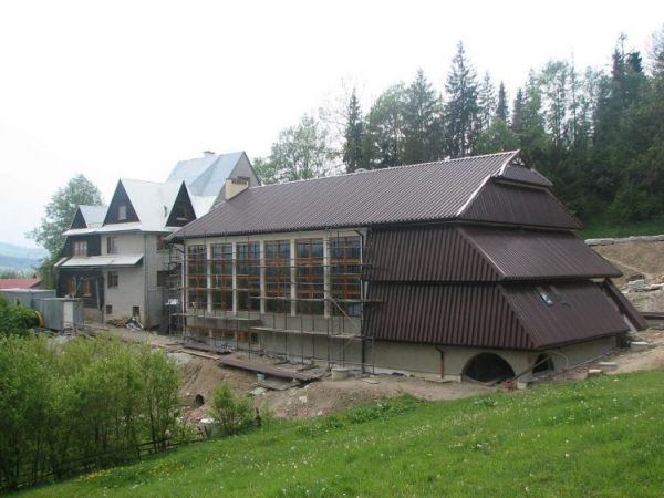 Sala gimnastyczna w Maruszynie Dolnej od północnego wschodu. Marzenia się spełniają. Stan na 16.05.2009r.