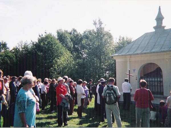 kilka razy w roku, w dniu odpustów, wzgórze klasztorne zapełnia się wielotysięcznym tłumem pielgrzymów. Największy, tzw. Wielki Odpust, odbywa się w święto Wnie