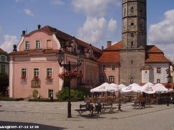 W Ratuszu piękna obecnie sala ślubów i ważniejszych oficjalnych spotkań - bogato sklepiona i zdobiona z XVI wieku.