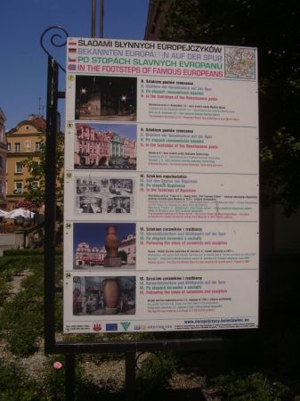 Powrót do B-ca, opis niektórych szczegółów architektury i obrazu Miasta i okolicy. Tu budynków w Rynku i przyległych.