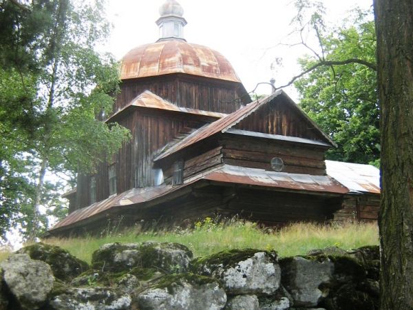 Cerkiew grekokatolicka pw. Opieki Najświętszej Maryi Panny, wybudowana w drugiej połowie XVIII wieku.