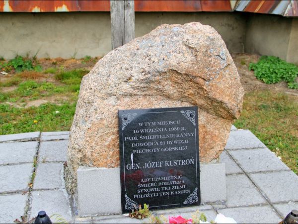 Dawna cerkiew greckokatolicka, drewniana, zbudowana w 1835 r., częściowo spalona w 1986 r. i odrestaurowana, przez wiele lat użytkowana jako kościół, obecnie op