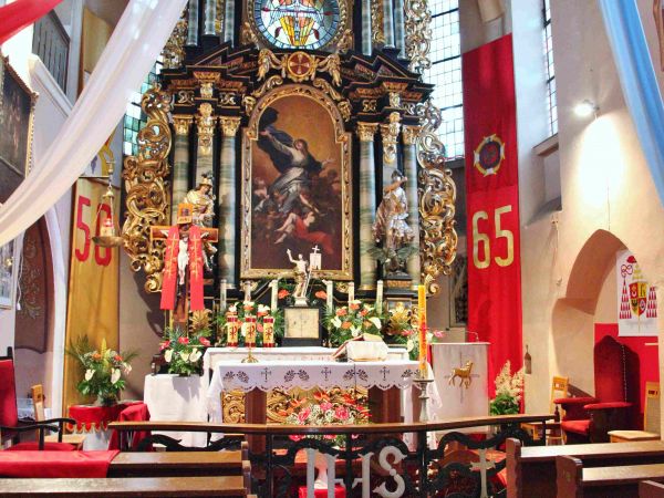 BAROKOWE  WNĘTRZE  WYKONANO  W   XVIII w.