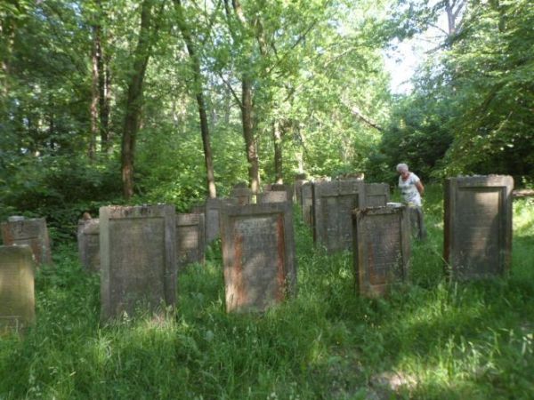 macewy - nagrobne płyty kamienne - na kirkucie, cmentarzu wyznawców judaizmu.