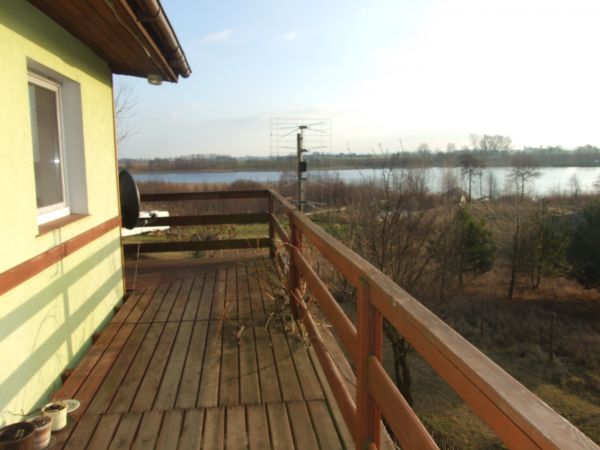 Piękne widoki jesienne nad jeziorem Głęboczek