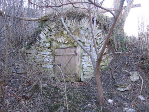 Piwniczka budowana w tym samym okrasie co dom ..Ulica Doły