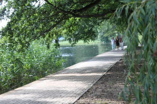 Bulwar nad jeziorem Trzesiecko / Szczecinek