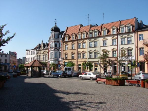 Duży Rynek. W głębi Bank Spółdzielczy.