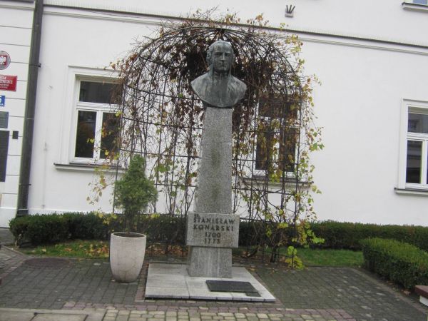 Pomnik Stanisława Konarskiego- ul.3 Maja
