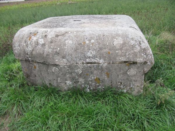 Schron nr 15 obserwacyjno - bojowy Armii "Poznań". Widok z boku.