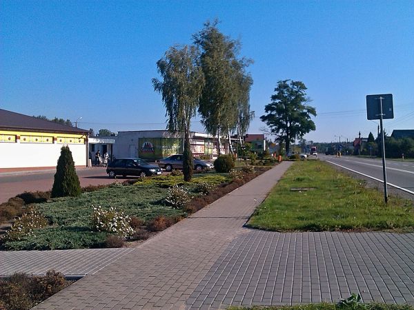 Centrum miasta przy drodze krajowej nr 22 i centrum handlowym miasta