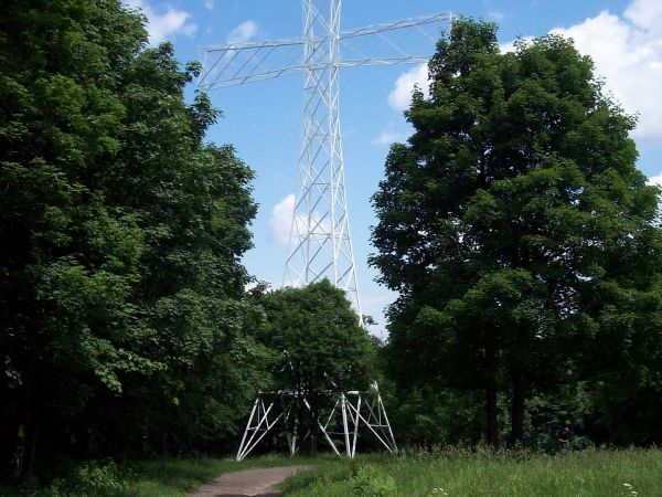 Krzyż na Chełmcu 48 metrów wysokości Największy Krzyż w Polsce i Europie ma 48 metrów wysokości .