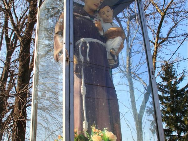 Drewniany, nieużytkowany kościół pw. św. Andrzeja Boboli w Krzeczowicach - (zbudowany ok. 1770 r.), dawna cerkiew parafialna pw. św. Mikołaja .