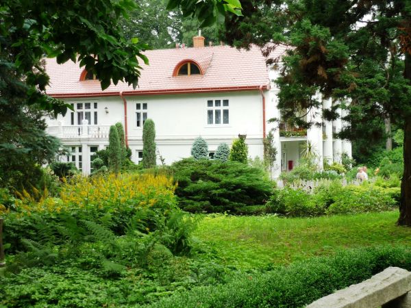 Arboretum i Zakład Fizjografii w Bolestraszycach . Dawny dwór Piotra Michałowskiego.