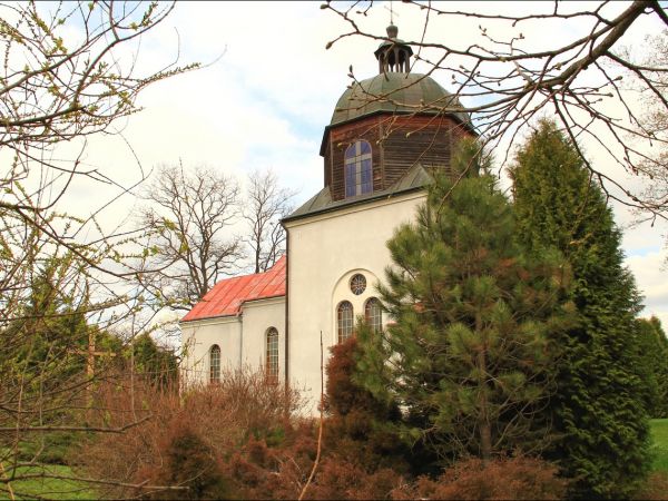 Cerkiew pw. św. Michała Archanioła w Chołowicach . Zbudowana w 1897 r. W 1941 r. spalona. W latach 1993-96 odbudowana.  Obecnie Kościół Pojednania pw. Ducha Świ