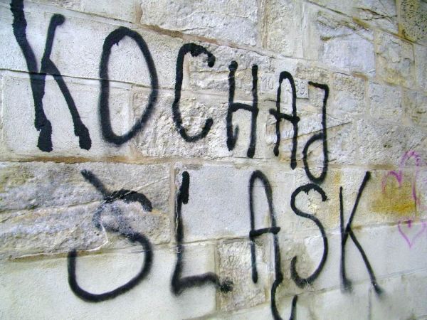 myślę że chodzi o drużynę Śląsk Wrocław po prostu drużynie z Jędrzychowic całkiem dobrze idzie mają szanse na trzecią ligę niewielkie ale są