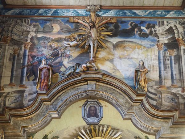 belka tęczowa - cała grupa Ukrzyżowania umieszczona na belce - Chrystus, Maria Magdalena podtrzymująca krzyż, Matka Boża, św. Jan oraz anioł podający kielich Zb