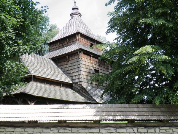 Cerkiew p.w. św. Paraskewy w Radrużu  ,  drewniana , wybudowana przez zawodowych cieśli w XVI wieku , przetrwała do naszych czasów w stanie bardzo dobrym.