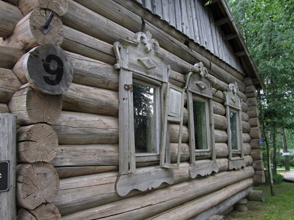 Dom Sybiraka, jedna ze ścian