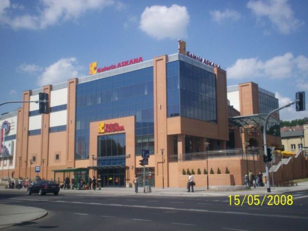 W miejscu starych zakładów mięsnych wybudowano przestronną  galerię "Askana"