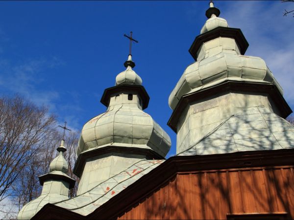 Drewniana greckokatolicka cerkiew parafialna św. Dymitra w Jaworniku Ruskim . Cerkiew zbudowana w 1882 r. w miejsce starszej cerkwi pod tym samym wezwaniem, ist