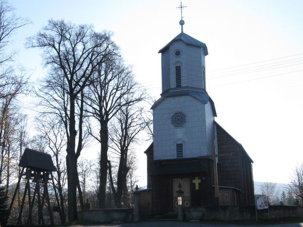 Kościół parafialny pw. św. Michała Archanioła z 1854r. Podczas rajdu słyszeliśmy też, iż Klimkówkę - Szwecją nazywają, od bardzo dawna... a przed wojną to  kobi