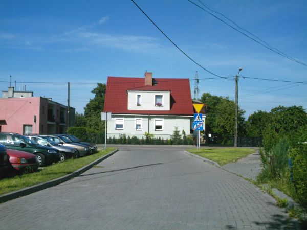 Dom przy ul. Emili Plater przy wylocie z ul. Jana Kilińskiego.